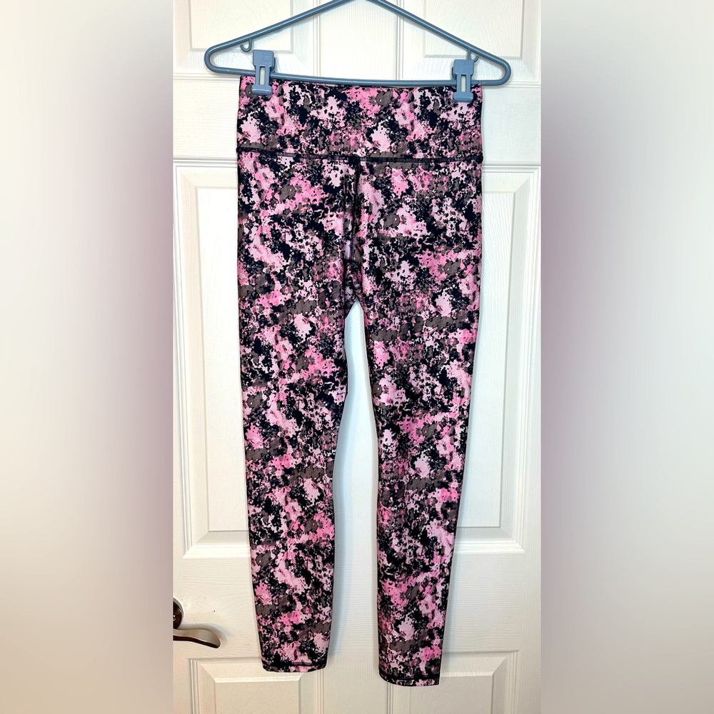 Fabletics Define PowerHold Mid-Rise Capri Thea pants women’s size MEDIUM
